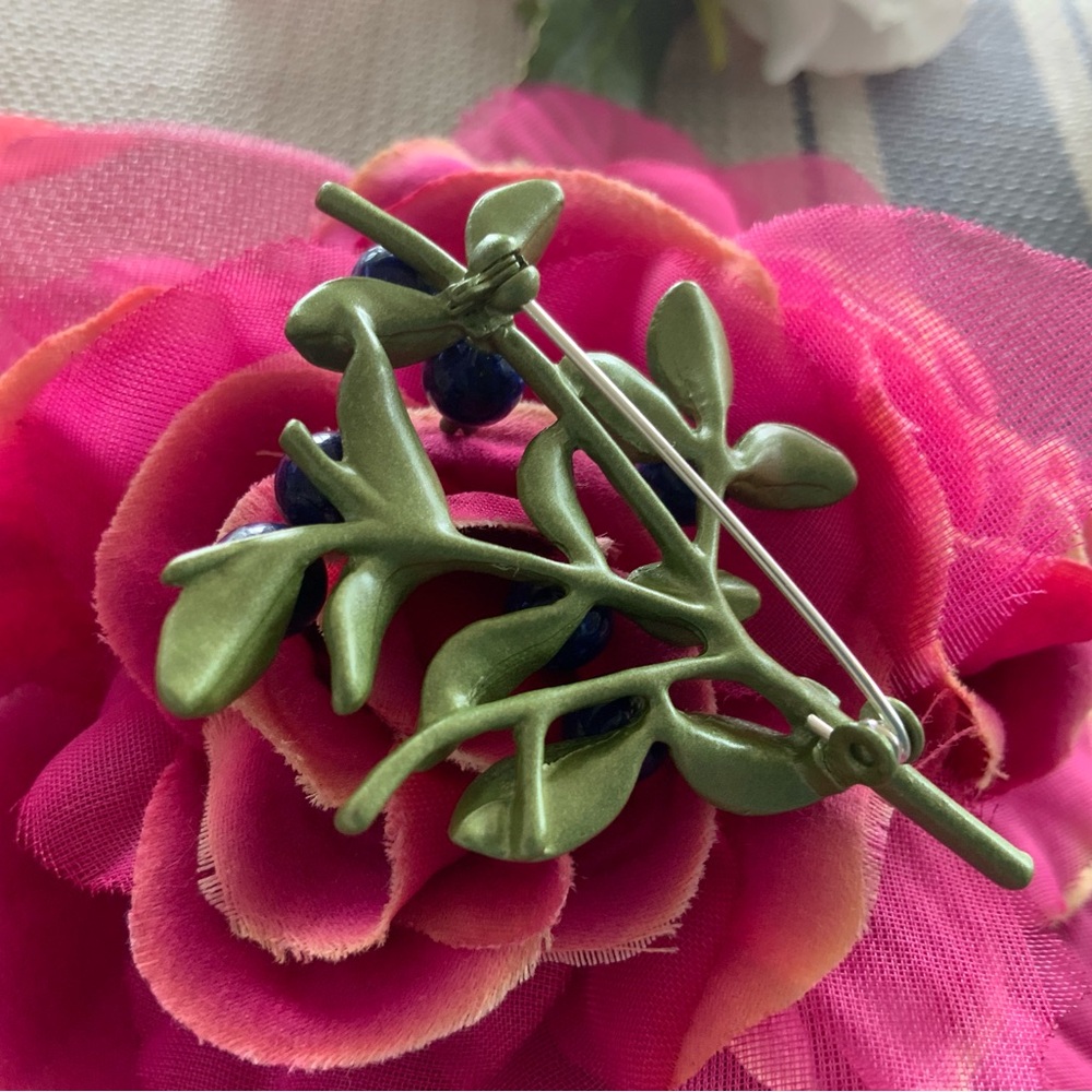 NWOT TWO (2) lovely beaded raspberry and grape 🍇 brooches. - Picture 5 of 5